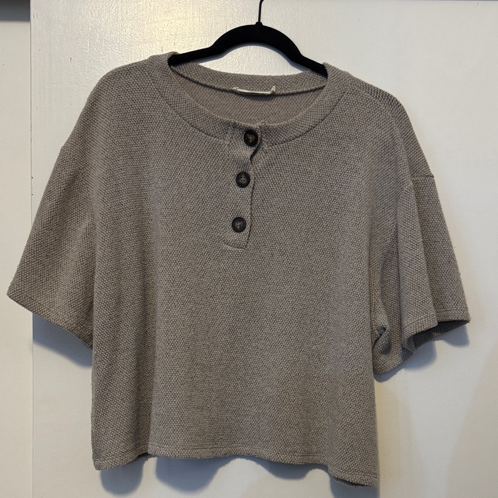 ❤️ 2/$20 Gray Button-Up Women's Top